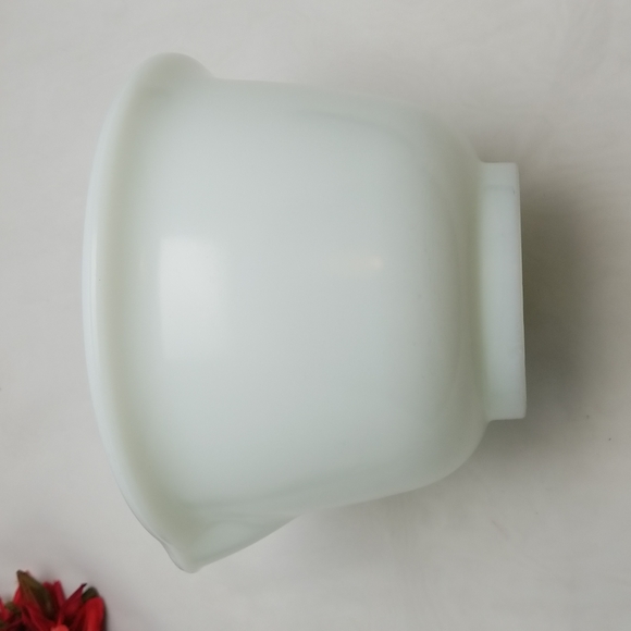 Hamilton Beach Milk Glass Mixing Bowl - Picture 10 of 13